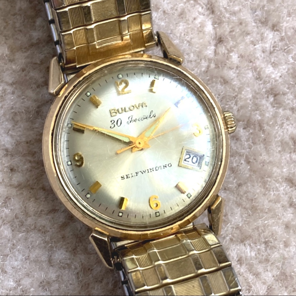 Men's vintage Date King 1964 BULOVA 10k yellow gold filled. 32mm round case.